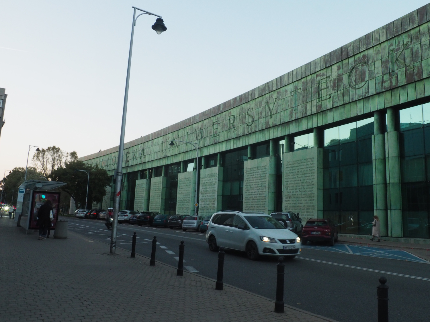 Zdjęcie architektury budynku Biblioteka Uniwersytecka w Warszawie